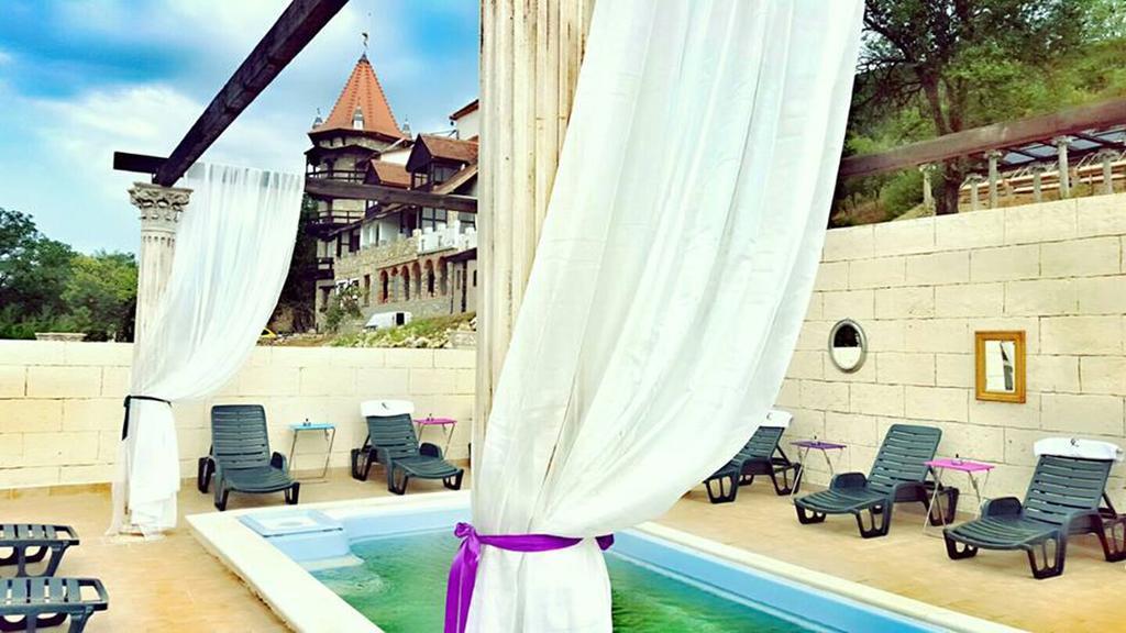 Castelul Lupilor Hotell Chimindia Eksteriør bilde